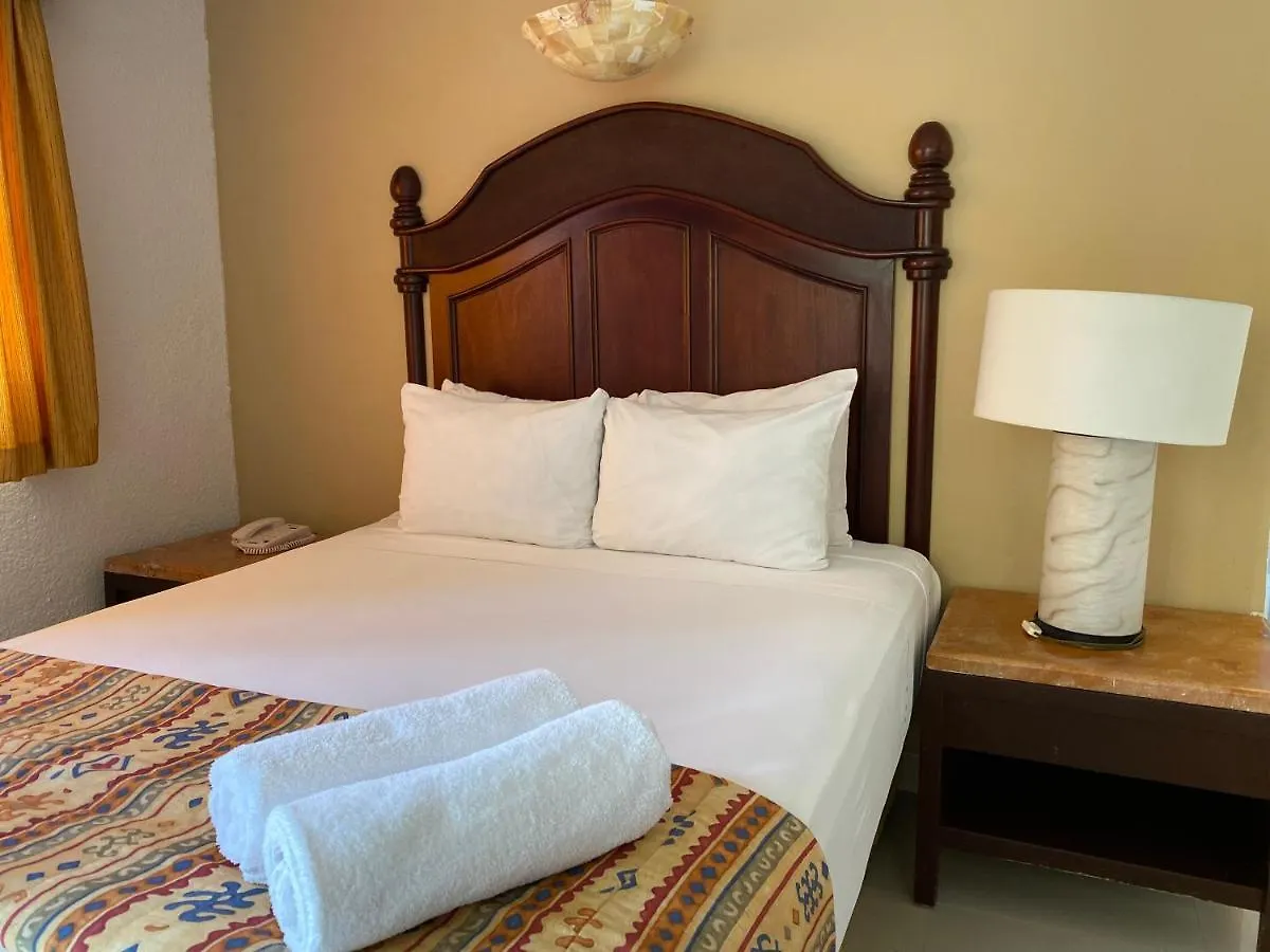 ****  Hotel Las Golondrinas Playa del Carmen Mexico