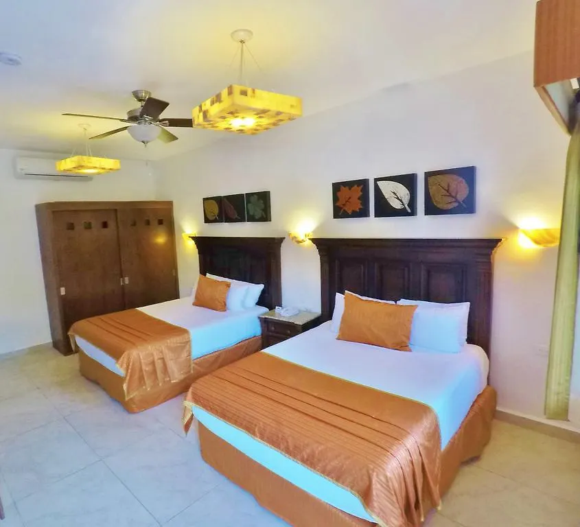 ****  Hotel Las Golondrinas Playa del Carmen Mexico