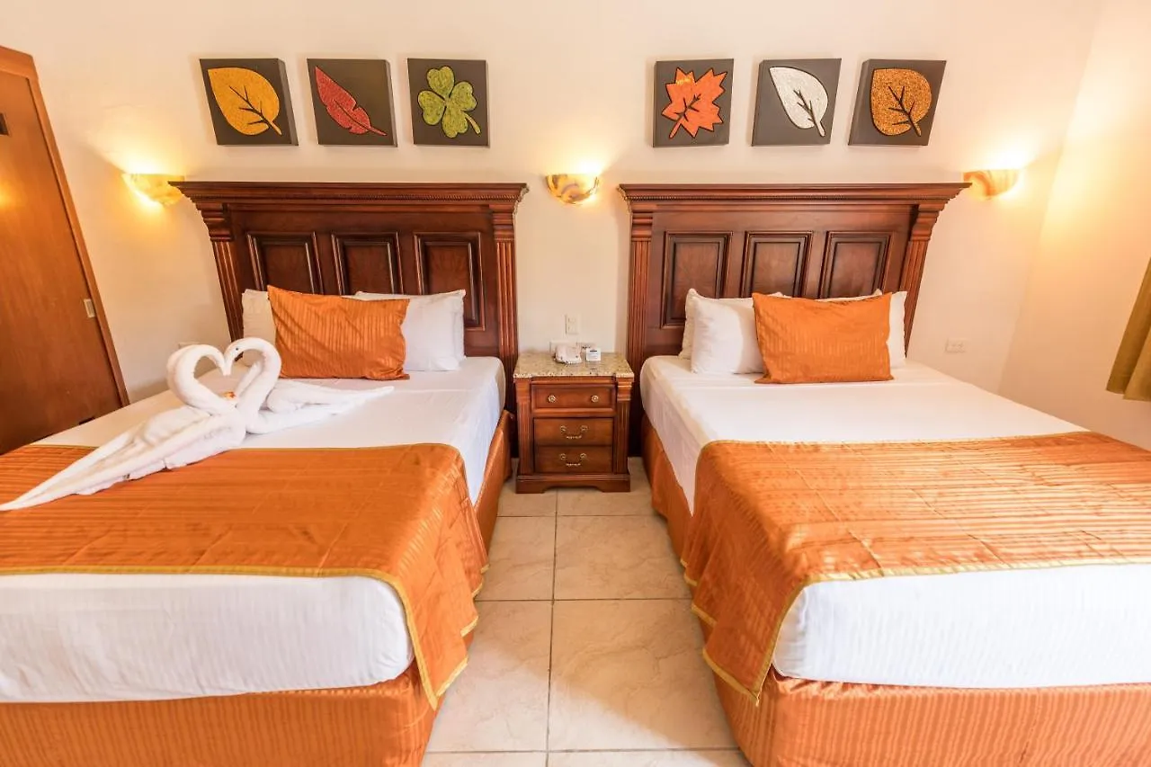 ****  Hotel Las Golondrinas Playa del Carmen México